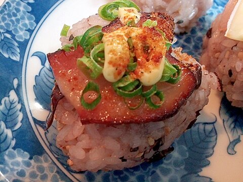 チャーシューと葱の赤飯おにぎり